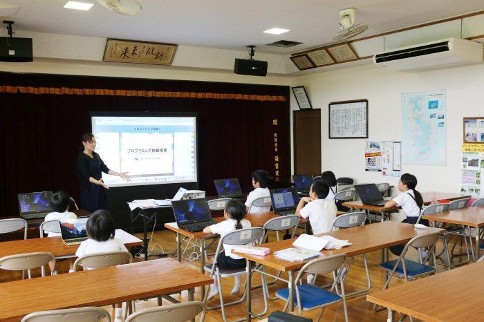 子ども向けプログラミング講座の様子（2枚目：諸田公民館）